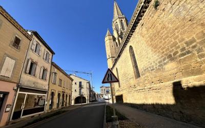 Maison de village avec terrasse et local commercial